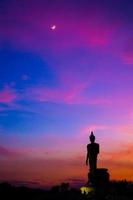 Buddha bei Sonnenuntergang.