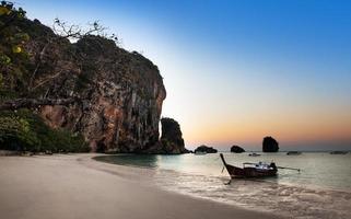 ao nang strand, railay, krabi provinz, bester strand in thailand foto
