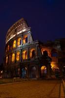 Kolosseum im Morgengrauen, Rom, Italien foto