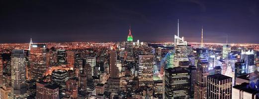 New York City Manhattan Skyline in der Nacht