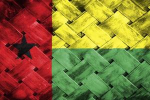 guinea-bissau-flaggenschirm auf korbholzhintergrund foto