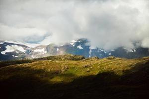 Bunte Bergszenen in Norwegen. schöne Landschaft von Norwegen, Skandinavien. Norwegen Berglandschaft. Natur im Sommer. foto