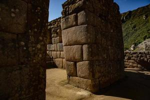 Weltwunder Machu Picchu in Peru. wunderschöne landschaft in den anden mit inka-heiligen stadtruinen. foto