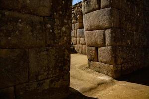 Weltwunder Machu Picchu in Peru. wunderschöne landschaft in den anden mit inka-heiligen stadtruinen. foto