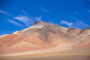 Atacama Berg mit blauem Himmel im Eduardo Avaroa Park foto