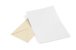 Umschlag und leeres Papier