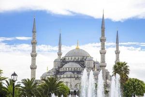 blaue Moschee in Istanbul an einem sonnigen Tag