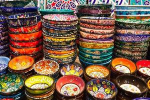 klassische türkische Keramik auf dem Markt