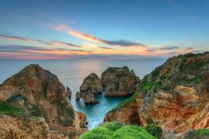 schöne Seelandschaft Sonnenaufgang. Lagos, Portugal, Algarve. foto