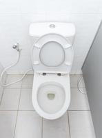 schmutzige Toilettenspülung foto