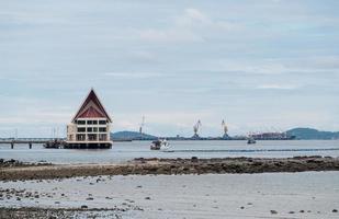 großes Gebäude der Passagierliegeplätze für Touristen. foto