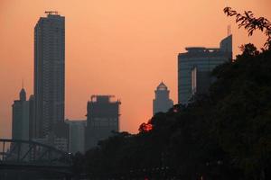 Sonnenuntergang über Pearl River. Sommerabend in Guangzhou