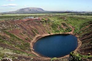 ein blick auf den krater kerid in island foto