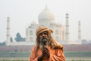 die alten Männer (sadhu) bleiben in der Nähe von Taj Mahal, Agra, foto