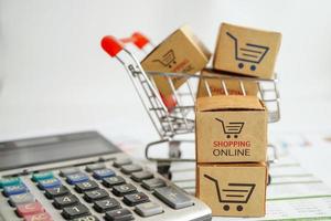 online-shopping, einkaufswagenbox auf rechner, import export, finanzhandel. foto