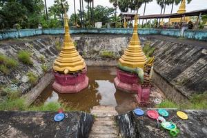 shwegulay-pagode in bago die alten hauptstädte von myanmar. Bago ist eine von Touristen wenig besuchte Stadt, die etwa 90 Kilometer nordöstlich von Yangon liegt. Die Stadt hat eine lange und reiche Geschichte. foto