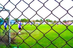 Fußballtornetz mit unscharfem Hintergrund foto
