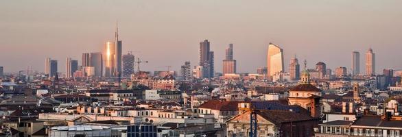 Mailand, neue Skyline 2013 bei Sonnenuntergang foto
