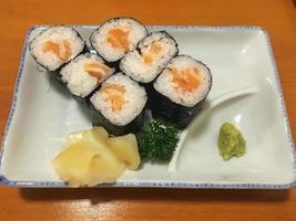 Sushi im Teller foto