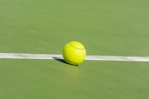 grüner Tennisball foto