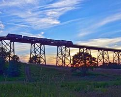 Moodna-Viadukt während des Sonnenuntergangs foto