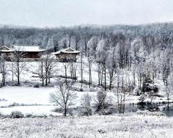 buddhistischer tempel im schnee foto