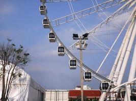 riesiges riesenrad in bangkok riverside thailand foto