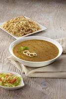 Dhansak Curry mit braunem Reis, Indien