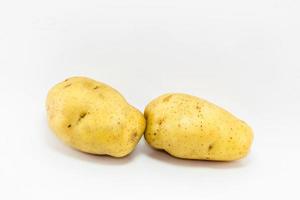 Kartoffel isoliert auf weißem Hintergrund hautnah foto