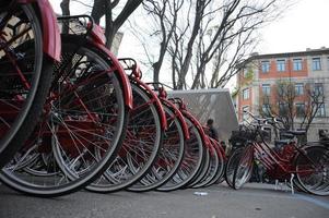 Fahrräder abgestellt foto