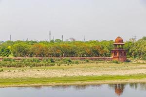 yamuna ghat fluss am taj mahal panorama in agra indien. foto