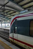 zug u-bahn makkasan station flughafen bahnverbindung bangkok thailand. foto