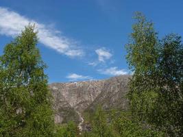 das kleine dorf eidfjord im norwegischen hardangerfjord foto