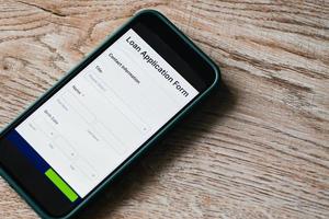 Darlehensantragsformular auf mobilem Smartphone-Antrag für Darlehensfinanzhilfe-Formularkonzept, Technologie online auf mobilem Smartphone mit Geschäft über Online-Personaldarlehen beantragen foto