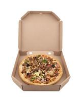 Pizza in einem Karton mit Schnittpfad foto