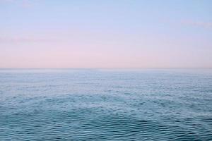 Meerblick vom Wasser aus. Reisen, Entspannung foto