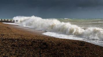 Ende des Sturms Brian, der am 21. Oktober 2017 an der Küste von Eastbourne in East Sussex vorbeirast foto