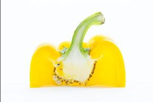 Querschnitt gelber Paprika mit Samen foto
