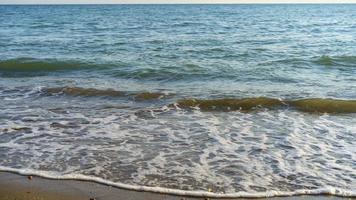 Meereslandschaft mit Vlunks am Strand foto