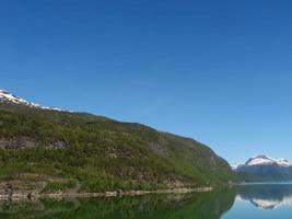 das kleine dorf eidfjord im norwegischen hardangerfjord foto