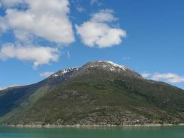 das kleine dorf eidfjord im norwegischen hardangerfjord foto