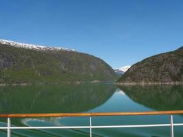 das kleine dorf eidfjord im norwegischen hardangerfjord foto