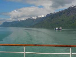 das kleine dorf eidfjord im norwegischen hardangerfjord foto