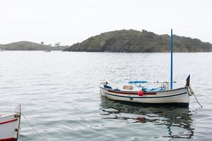 handwerkliches Fischerboot, lokale Fischerei, Küstenfischerei, Küstenfischerei foto