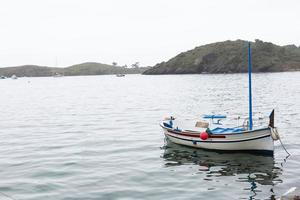 handwerkliches Fischerboot, lokale Fischerei, Küstenfischerei, Küstenfischerei foto