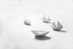 Zusammenarbeit von Origami formt Boote foto