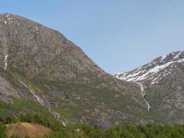 das kleine dorf eidfjord im norwegischen hardangerfjord foto