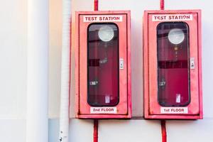 Wasserventil für Feuerlöschsysteme Feuerrotes Rohr foto