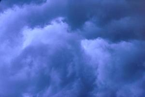 Gewitterwolken Himmel in der Regenzeit foto