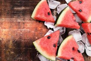Wassermelone Eis am Stiel lecker frische Sommerfrucht süßes Dessert foto